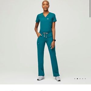 FIGS women's Caribbean Blue Kade - Cargo Scrub Pants - S / Caribbean Blue